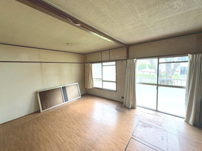 【居間・リビング】 | 浅香山住宅２６号棟 | 優しい日差しが差し込む南向きのリビングです。