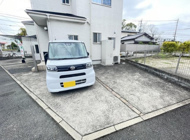 西町下坂貸家【キャッシュバック対象物件】の駐車場|駐車場完備です