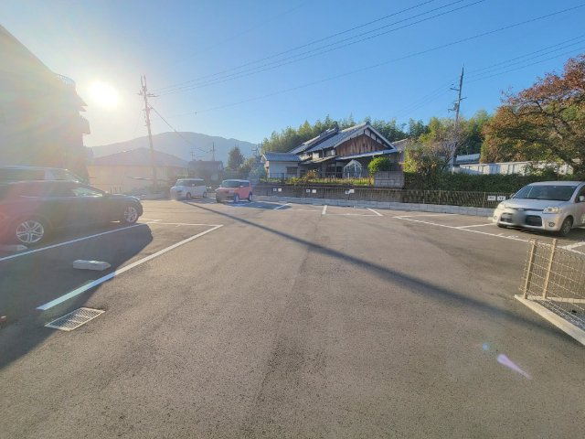 コーポ五風の駐車場