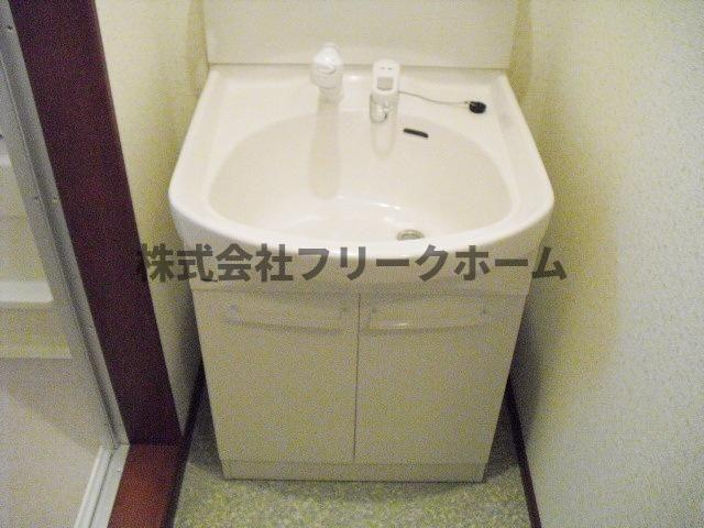 小金井市中町１丁目のアパートの洗面所
