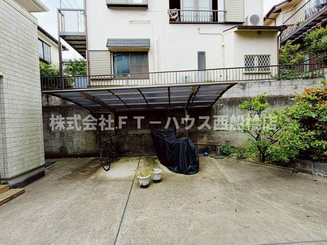 メゾンラヴィーヌの駐車場