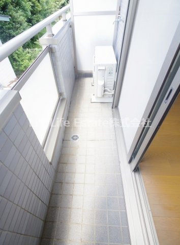 西東京市新町５丁目のアパートのバルコニー