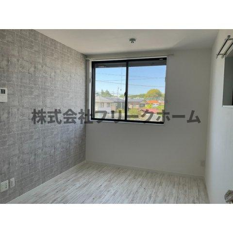 小金井市貫井北町１丁目のアパートの居間・リビング