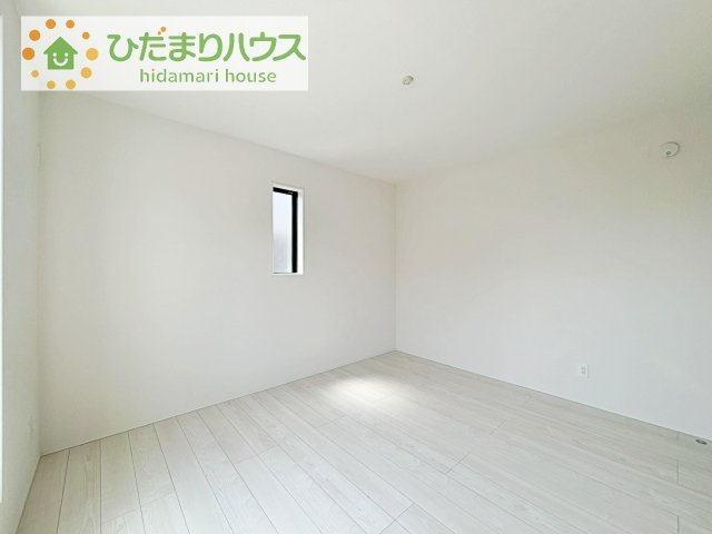 【寝室】 | 取手市本郷6期　新築戸建　1号棟 | お掃除しやすく、清潔感を保てるのでダニも発生しにくいフローリング♪