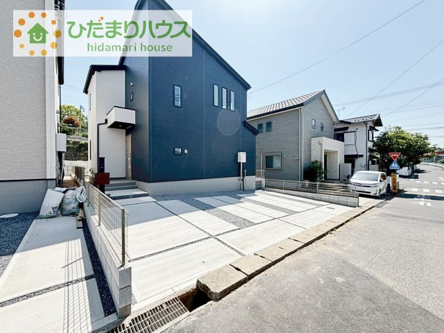 【駐車場】 | 取手市本郷6期　新築戸建　1号棟 | ゆったりとしたカースペースで、ファミリーカーや軽自動車もラクラク駐車出来ますね♪