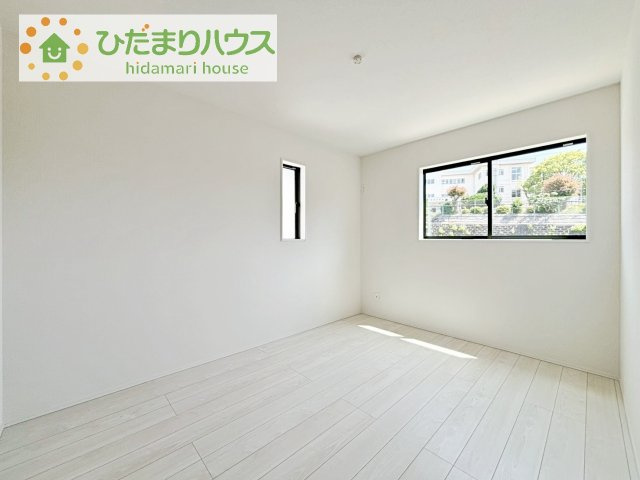 【洋室】 | 取手市本郷6期　新築戸建　1号棟 | 机にベットを置けば子供部屋の完成です！