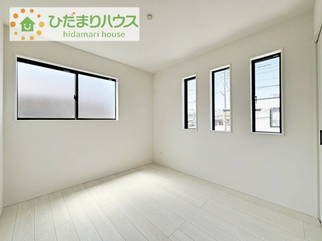 【洋室】 | 取手市本郷6期　新築戸建　1号棟 | 窓が多く、明るい空間を演出してくれます(*^^*)