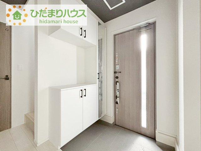 【玄関】 | 取手市本郷6期　新築戸建　1号棟 | 丁度良い靴箱のサイズ♪これだけあれば家族全員の靴がしまえてスッキリ(^O^)
