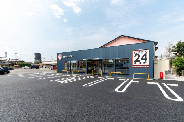あるゾウランドリー古戸町店の駐車場