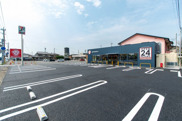 あるゾウランドリー古戸町店の駐車場