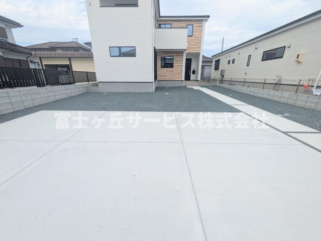 【駐車場】 | 磐田市川袋 新築一戸建て 1号棟 | 3台駐車可能です