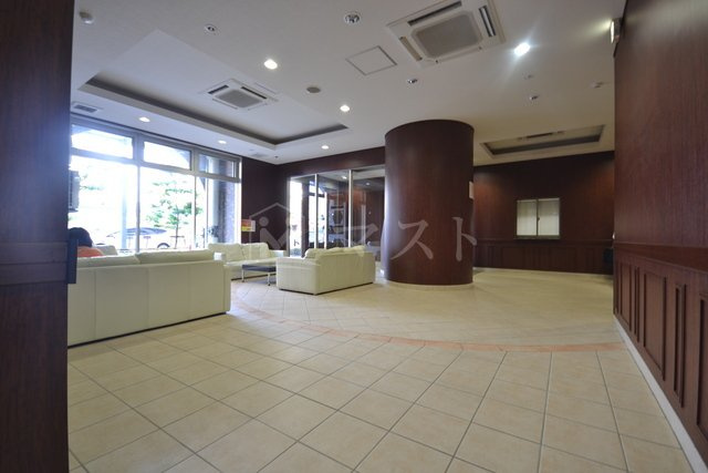 グレンパーク梅田北のロビー