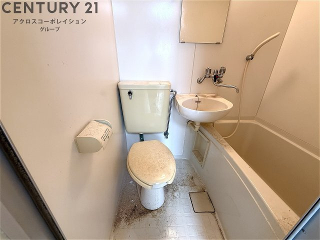 掃除のしやすいシンプルなトイレです♪