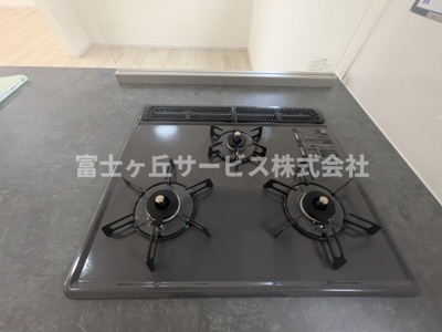 【その他】 | 磐田市川袋 新築一戸建て 2号棟 | ３口コンロです