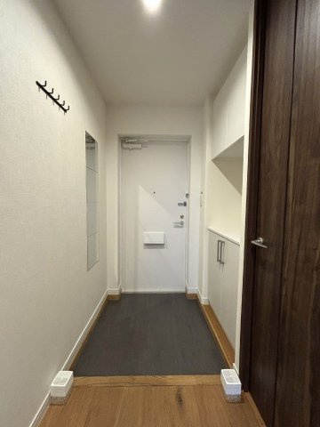 【玄関】 | コロネード春日 | ※写真は同物件別部屋になります