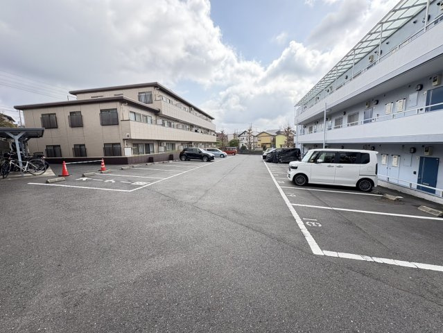 サンヒルズの駐車場