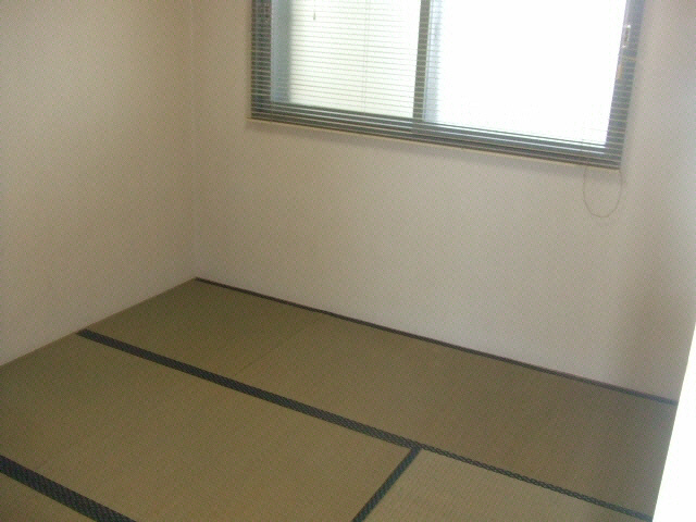 メゾン緑西の和室