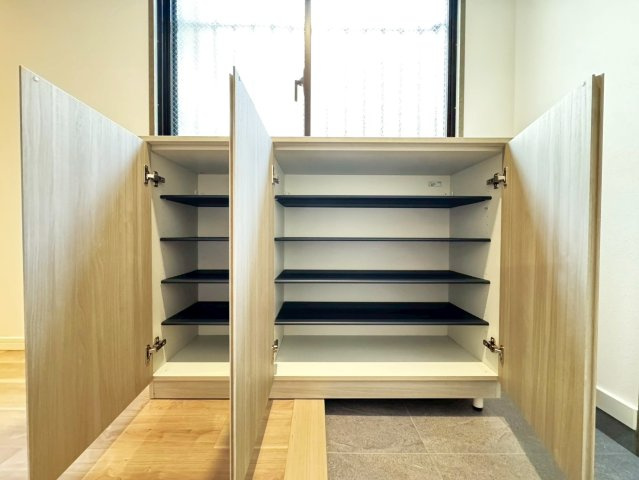 市バス「ふれあいの里」停徒歩２分◆リフォーム済み広々３ＬＤＫ住戸◆サンシティ桂坂ロイヤル３番館の収納|シューズボックス