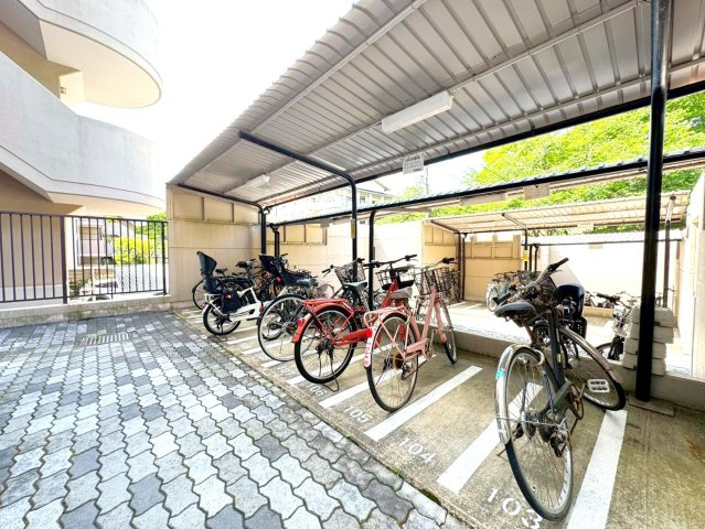 市バス「ふれあいの里」停徒歩２分◆リフォーム済み広々３ＬＤＫ住戸◆サンシティ桂坂ロイヤル３番館のその他共用部分|駐輪場