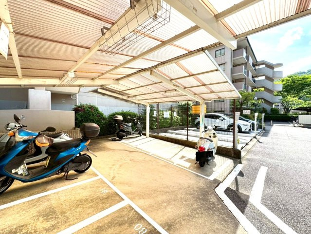 市バス「ふれあいの里」停徒歩２分◆リフォーム済み広々３ＬＤＫ住戸◆サンシティ桂坂ロイヤル３番館のその他共用部分|バイク置場