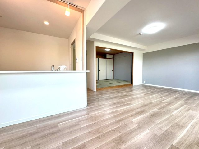 市バス「ふれあいの里」停徒歩２分◆リフォーム済み広々３ＬＤＫ住戸◆サンシティ桂坂ロイヤル３番館の居間・リビング|リビング