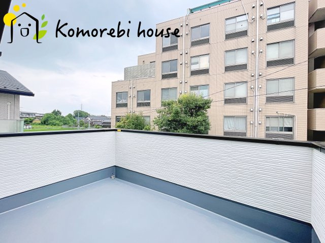 さいたま市西区西遊馬　2期　新築一戸建て　KEIAI TERRACE　01のバルコニー|お洗濯にも便利なバルコニー付き