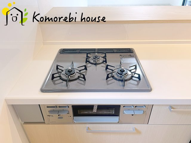 さいたま市西区西遊馬　2期　新築一戸建て　KEIAI TERRACE　01のキッチン|キッチンでお料理をお楽しみください