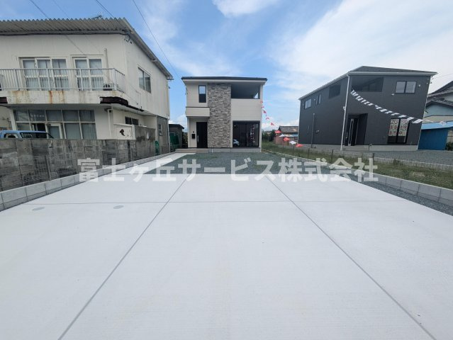 【駐車場】 | 磐田市福田 新築一戸建て | ３台駐車可能です