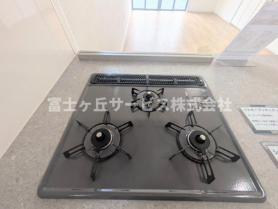 【その他】 | 磐田市福田 新築一戸建て | 3口コンロがあります