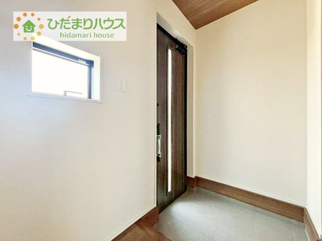 【玄関】 | 取手市本郷6期　新築戸建　3号棟 | 玄関が広いので親子で並んで仲良く靴が履けますね(^^)/