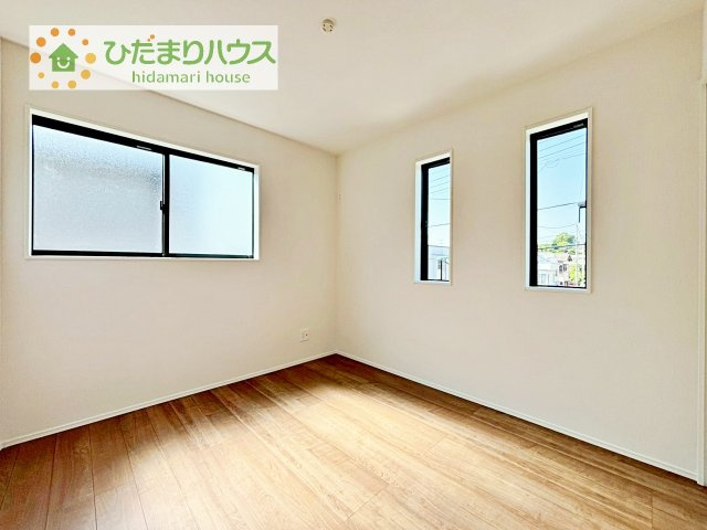 【洋室】 | 取手市本郷6期　新築戸建　3号棟 | 机にベットを置けば子供部屋の完成です！