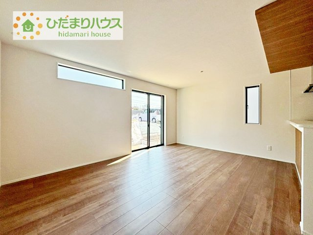【居間・リビング】 | 取手市本郷6期　新築戸建　3号棟 | 南向きのリビングではぽかぽかの日差しが感じられます☆彡