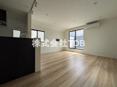 【居間・リビング】 | 下高井戸4丁目戸建 | 15.4帖
