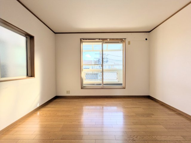 住之江区安立3丁目　2沿線圏内　中古戸建の洋室|3階洋室は7.5帖で収納＋バルコニーです。
フローリングはもちろんキレイな室内です♪。