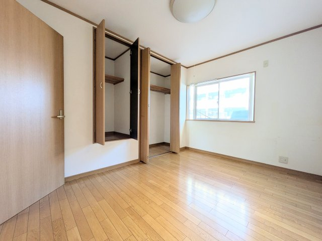 住之江区安立3丁目　2沿線圏内　中古戸建の洋室|収納は豊富です♪。