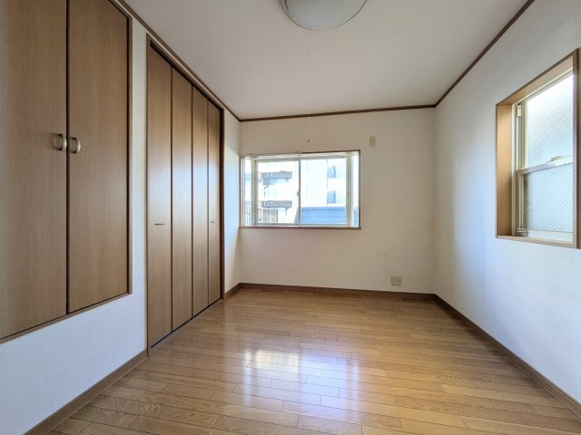 住之江区安立3丁目　2沿線圏内　中古戸建の洋室|収納は豊富です♪。
