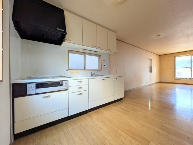住之江区安立3丁目　2沿線圏内　中古戸建のキッチン|横幅もワイドなシステムキッチンです。