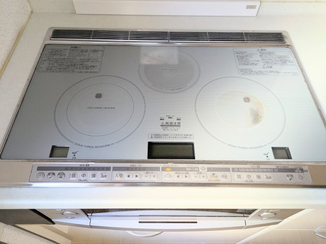 住之江区安立3丁目　2沿線圏内　中古戸建のキッチン|ガラストップの状態も良好です♪