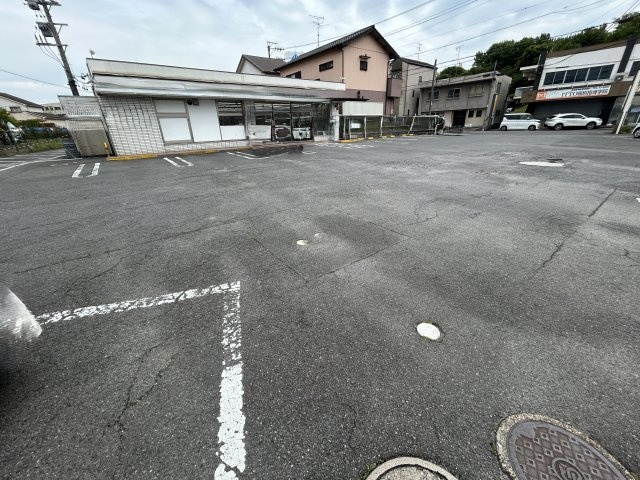 東海市高横須賀町北池田の店舗の駐車場