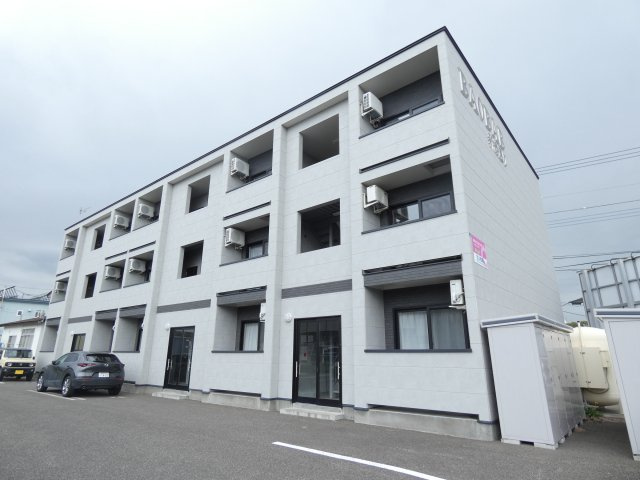 BAOBAB新緑通りの外観