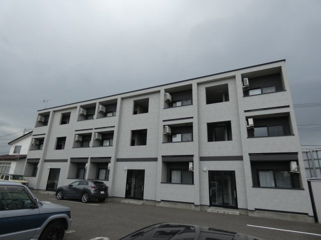 BAOBAB新緑通りの外観