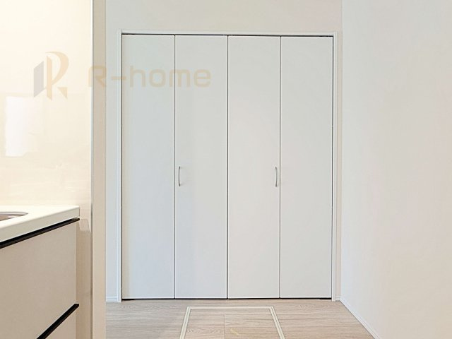 つくばみらい市伊奈東　新築戸建て　A号棟の収納|キッチンパントリーとしても活用できる収納！リビングに物を出さず、綺麗を保てそうですね♪