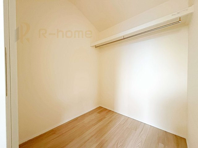 つくばみらい市伊奈東　新築戸建て　A号棟の収納|人気のウォークインクローゼット！アウター類はもちろん、季節ものや寝具も収納できます！