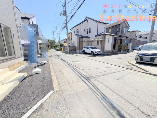 【サンスターホーム】武蔵村山市残堀4丁目　太陽光発電付き新築1号棟の前面道路含む現地写真
