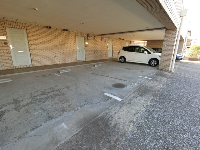 【駐車場】