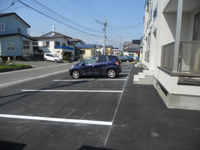 ソニード・アイの駐車場