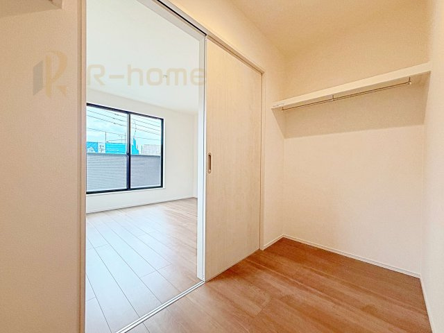 つくばみらい市伊奈東　新築戸建て　B号棟の収納|人気のウォークインクローゼット！アウター類はもちろん、季節ものや寝具も収納できます！