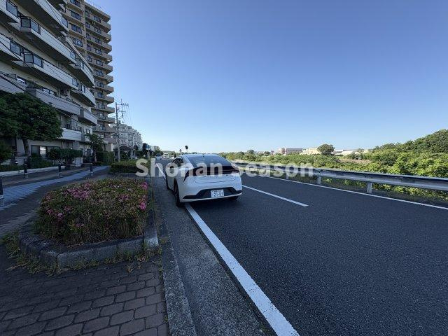 【周辺】 | 小学校近く、ドラッグストア（徒歩４分）暮らしやすさもお墨付きです♪