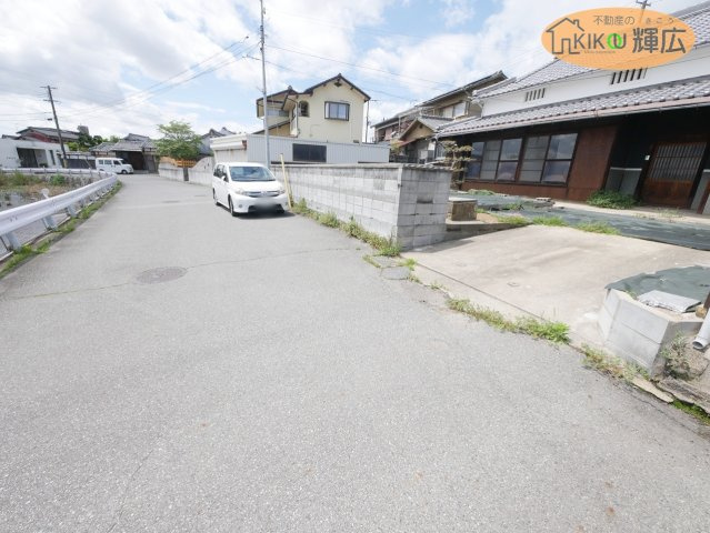 姫路市飾東町豊国　中古戸建の前面道路含む現地写真