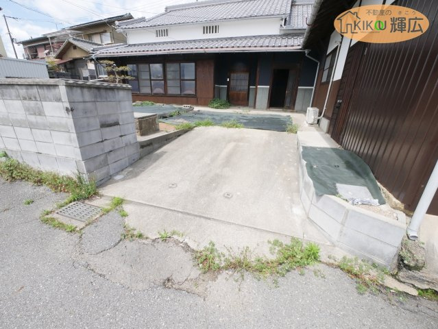 姫路市飾東町豊国　中古戸建の駐車場
